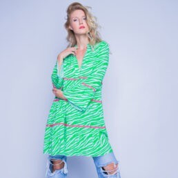 Emily Van den Bergh zöld csíkos ruha
